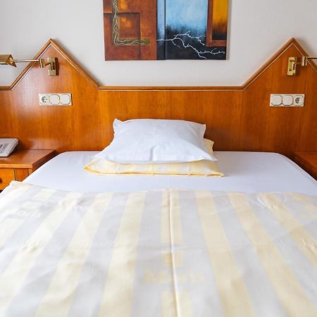 Hotel-Restaurant Moris Walferdange Ngoại thất bức ảnh